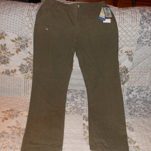 NWT Columbia Sportswear Authentic Fit Women`s Straight Leg Size 10 Regular Chino